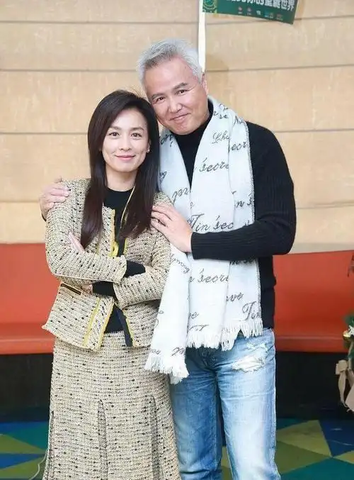 明明年纪相差不大,却看着像两代人,这6位女星把"老公熬成爹"|张庭