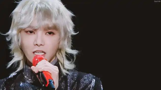 华晨宇白色狼尾造型##华晨宇非凡之夜连唱三首