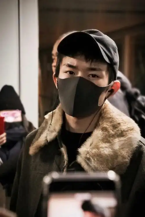 眼神杀00  @tfboys-易烊千玺  #易烊千玺电影小小的我##四字 易烊