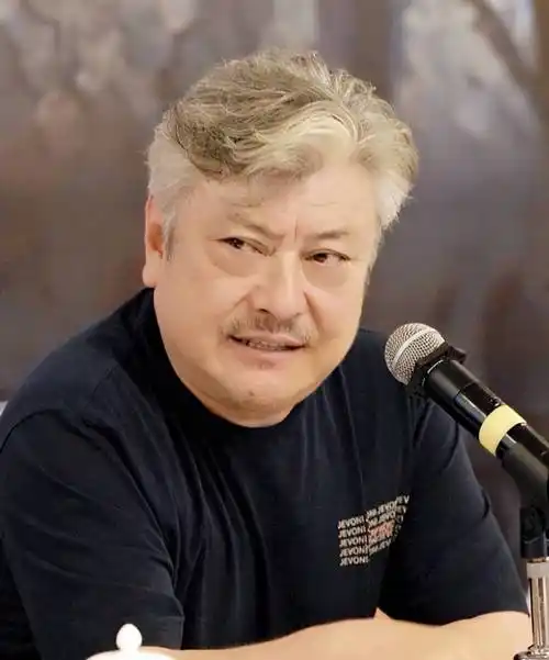 原创杨幂发文悼念陈家林导演祝其一路走好二人早年合照曝光好有爱