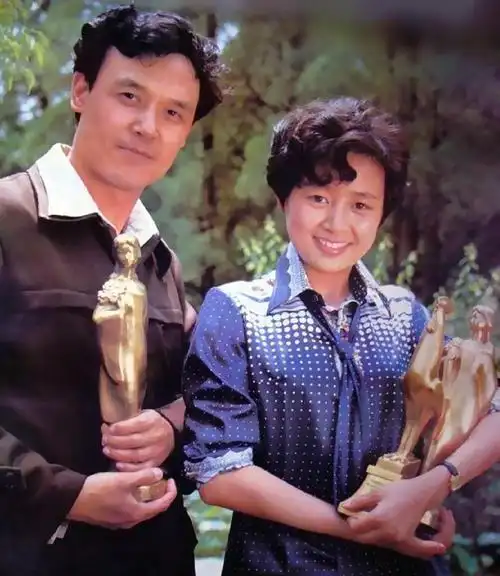 回顾男神达式常出身寒门靠自学考上电影学校80岁依然风度翩翩