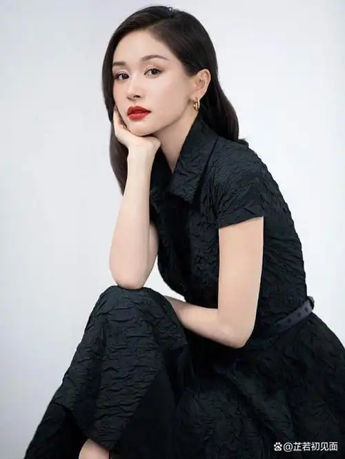 王子文是一位备受瞩目的中国内地女演员,她的出道经历也备受关注.