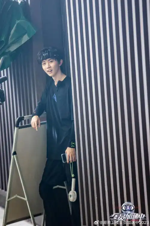 马嘉祺为了任务主打能屈能伸