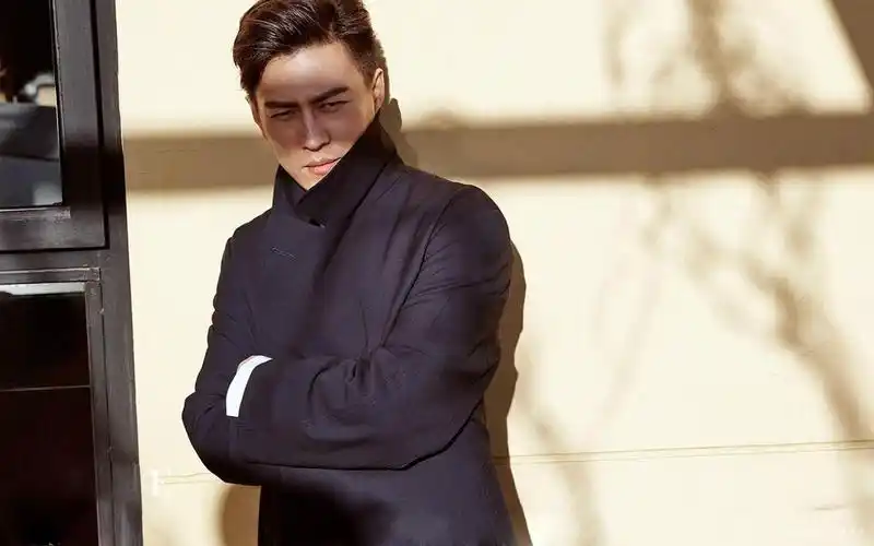 男神靳东帅气写真图片桌面壁纸下载高清大图预览1440x900_大陆明星