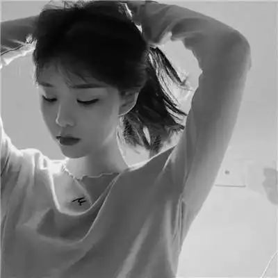 头像女ins高级质感黑白真人图片