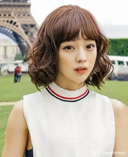 短卷发发型2021年最新超减龄少女头