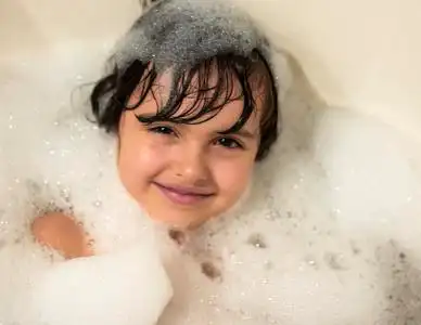 浴缸的洗澡水图片-浴缸的洗澡水素材-浴缸的洗澡水插画-摄图新视界