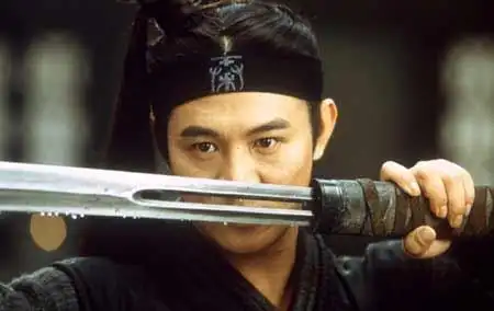 《英雄》几乎囊括了华语影坛所有顶极的阵容,演员方面,李连杰 ,梁朝伟