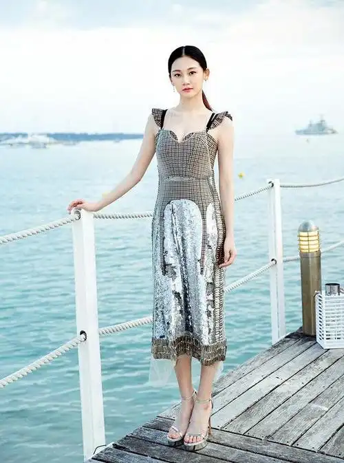 《八佰》郑恺双喜临门:感谢新婚妻子苗苗,在我患难时的不离不弃