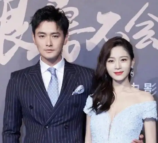 2012年11月11日,北京世贸天阶大屏幕上的甜蜜告白,让王媛可幸福地落下