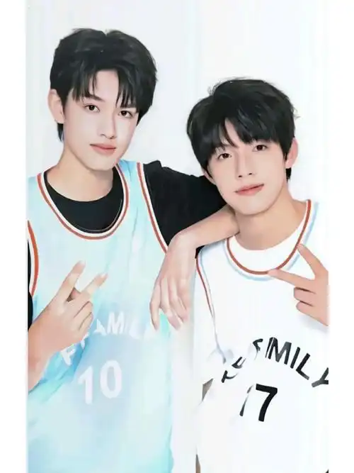 tf家族三代运动会双人照(1)