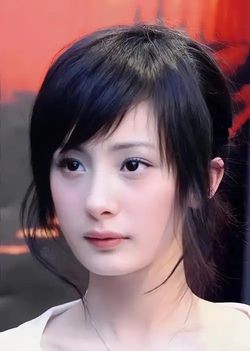 杨幂早年现代剧状态真的好绝,肉眼可见的胶原蛋白搭配她的刘海,灵动