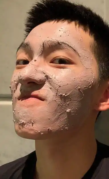 杨洋童年军装照被疯传宽额头黄脸蛋网友隐藏的小帅哥