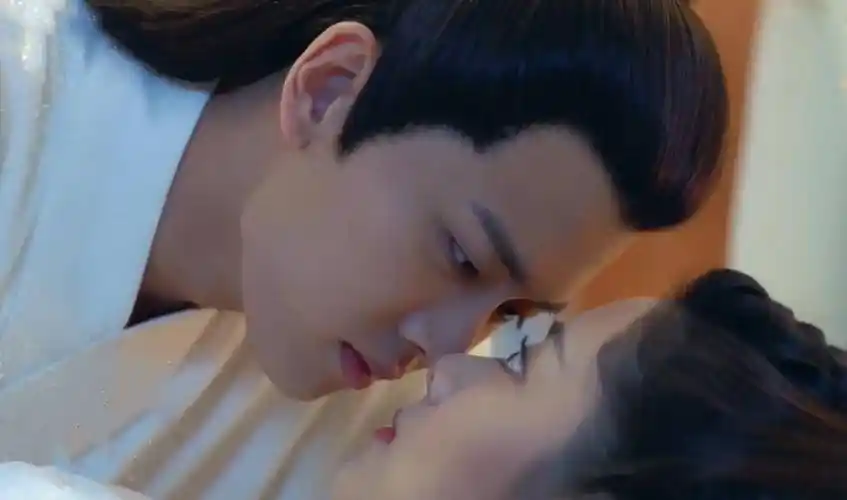 锦衣之下谭松韵撞任嘉伦怀中他顺势推倒床榻狂吻做我妻子