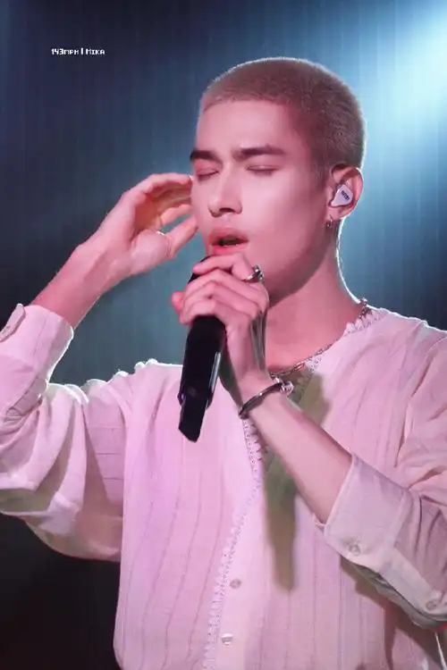 米卡live现场##歌手米卡开始新的篇章