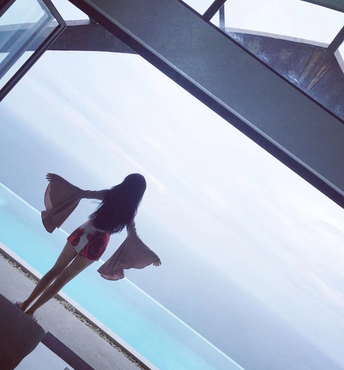 王永珀娇妻秀大长腿