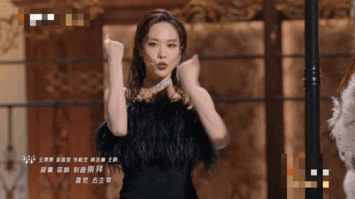 而在《乘风破浪的姐姐2》四公前一周,备战的张柏芝在家练习时意外拉伤