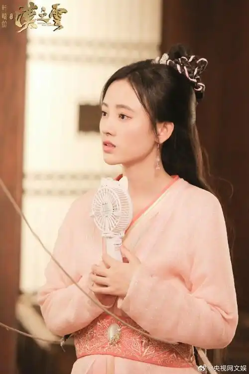 默默守护心上人的兰茵@鞠婧祎,执着勇敢的"小龙女"@刘亦菲