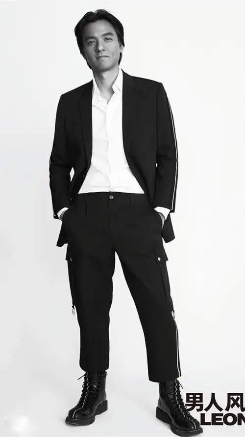 冯德伦黑白西装写真