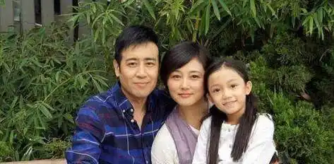 于和伟的老婆,张嘉译的老婆,靳东的老婆,差距在哪里?_妻子_老干部_事