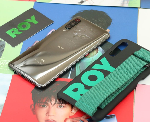 小米9王源限量版开箱签名手机壳勾魂写真集