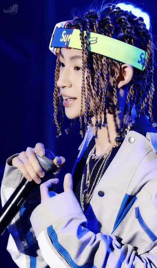 小鬼王琳凯的中分新发型你们能get到吗