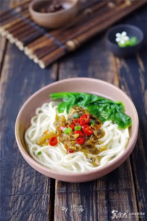 爽口酸菜面二月二一碗素面让你挑龙头