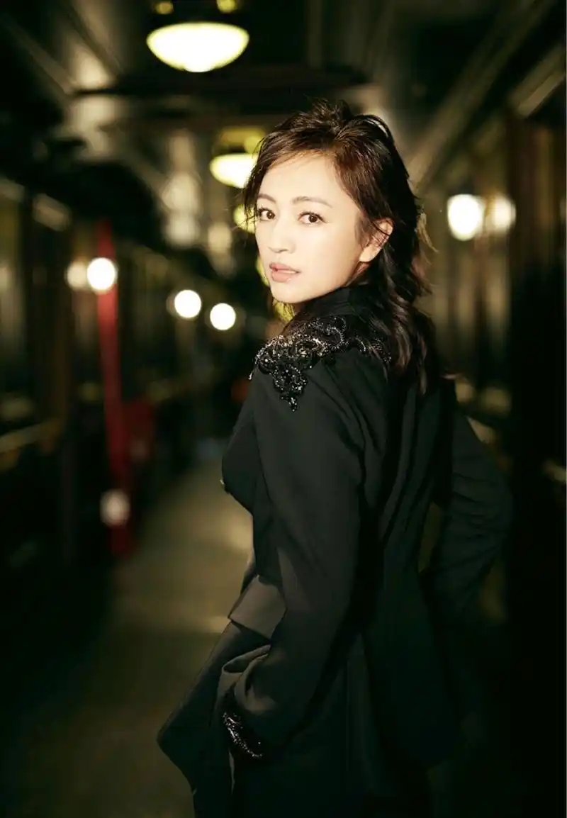 明星写真美图|罗海琼