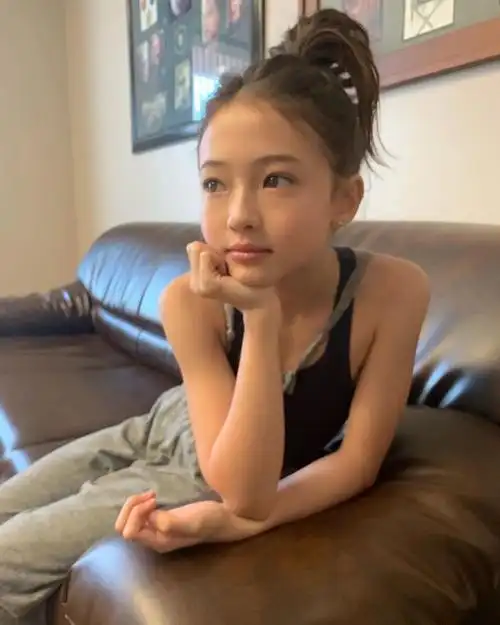 我爱上了一个女孩可她今年只有11岁