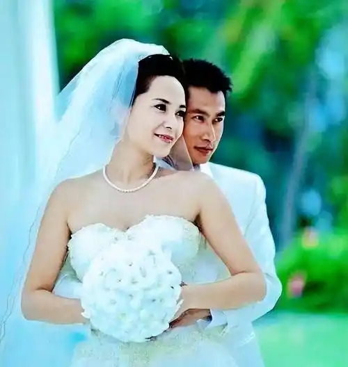 原创双冠港姐郭羡妮下嫁河南农村小伙自掏腰包买房现状如何