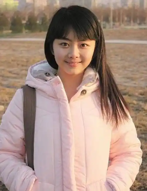 谭松韵为何上学时没人追当看到她17岁的旧照后换我也不追