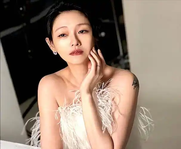 大s具俊晔甜蜜私照遭圈中人曝光,大s消失多时终露"白幼瘦"真容_照片