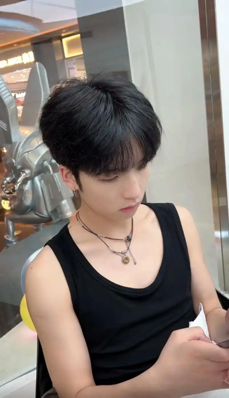 你离男神中间只差个发型6015#微分碎盖 #碎盖#成都 - 抖音