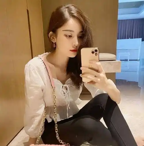 紧身牛仔裤堪称波兰人迷人的醉美人古力娜扎网友:牛逼_时尚_魅力_美感