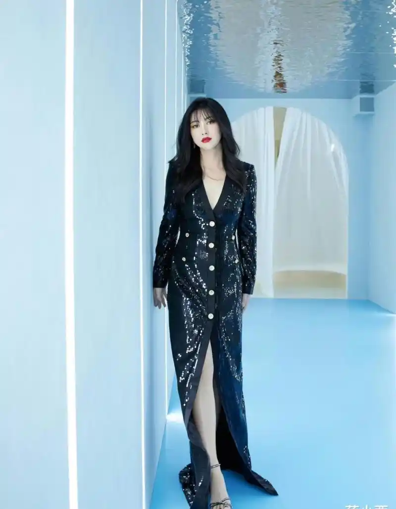 朱珠出身非凡.在社交方面,他具有出色的品格.