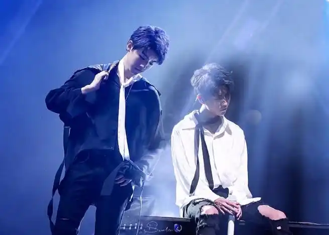 王俊凯,好快就能看到你的舞台,会给你盛大的蓝海接你回家979797