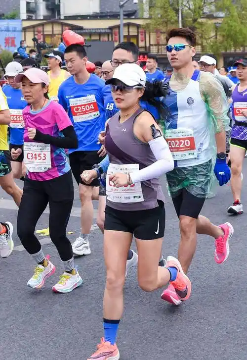 标准马拉松全程42.195千米