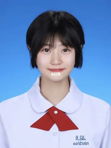 一定要穿着泰国校服拍个证件照!好绝哈哈哈哈!#泰国校服