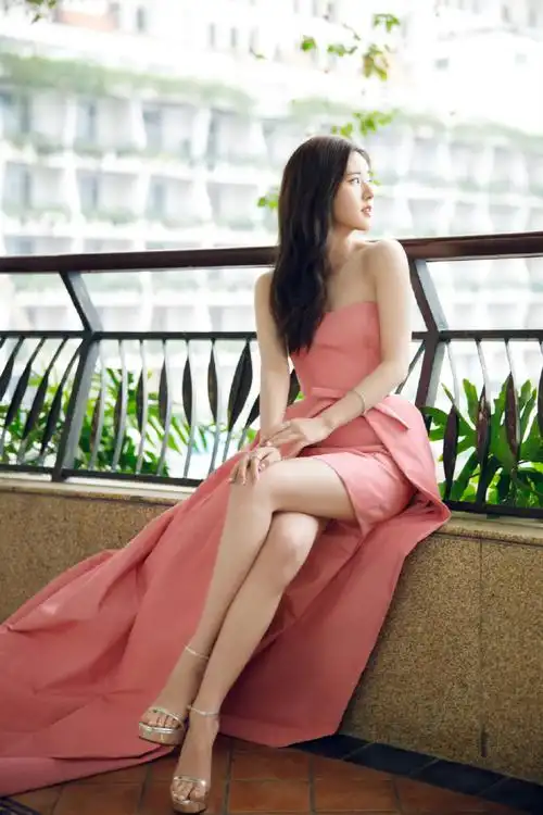 赵露思珠帘玉幕发型#赵露思一字带美腿玉足