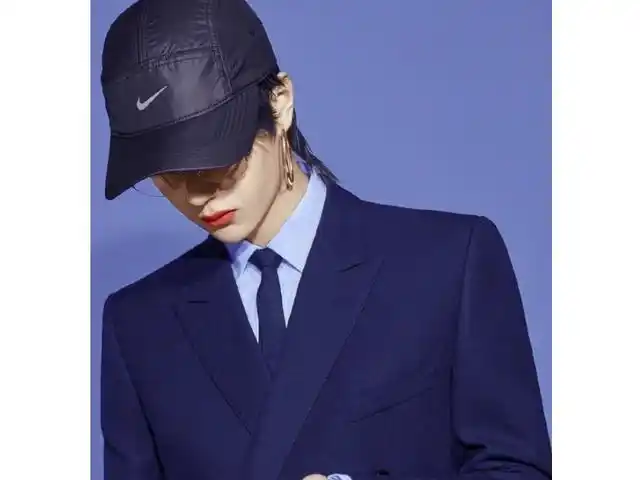 男士穿西服可以戴:爵士帽,绅士帽,礼帽,鸭舌帽,棒球帽,报童帽,草帽