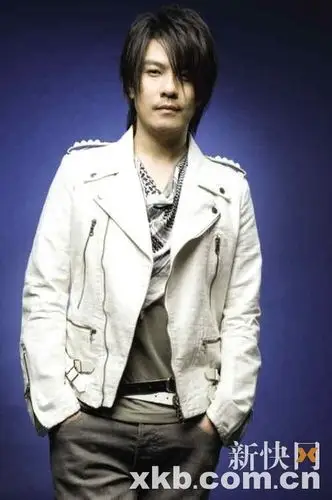 几年没有消息,昨天网上惊爆阿杜疯了,并且说