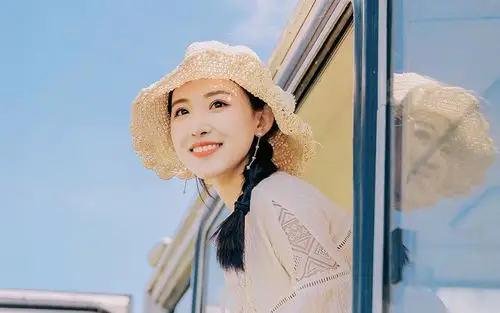 性感美女户外小清新唯美写真图片壁纸