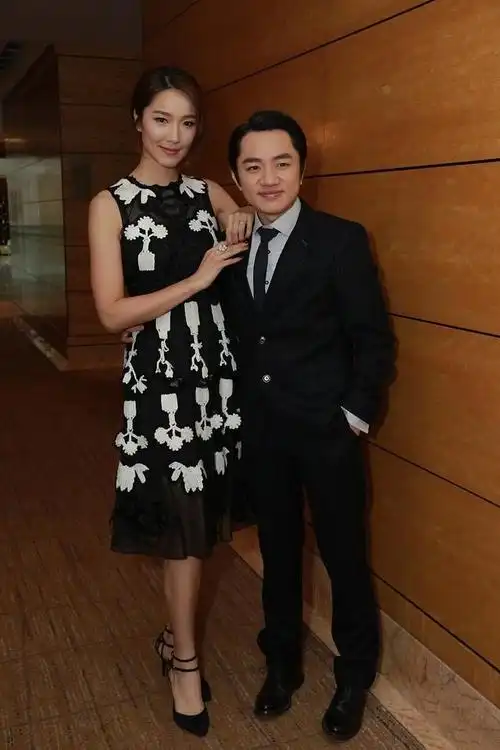 王祖蓝再宣喜讯最萌身高差夫妻生活太甜蜜李亚男被宠成公主