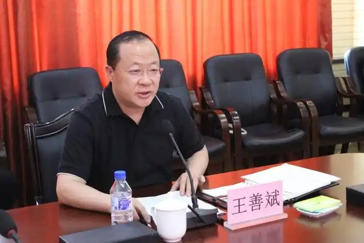 四平红嘴经济技术开发区召开中层以上干部会议