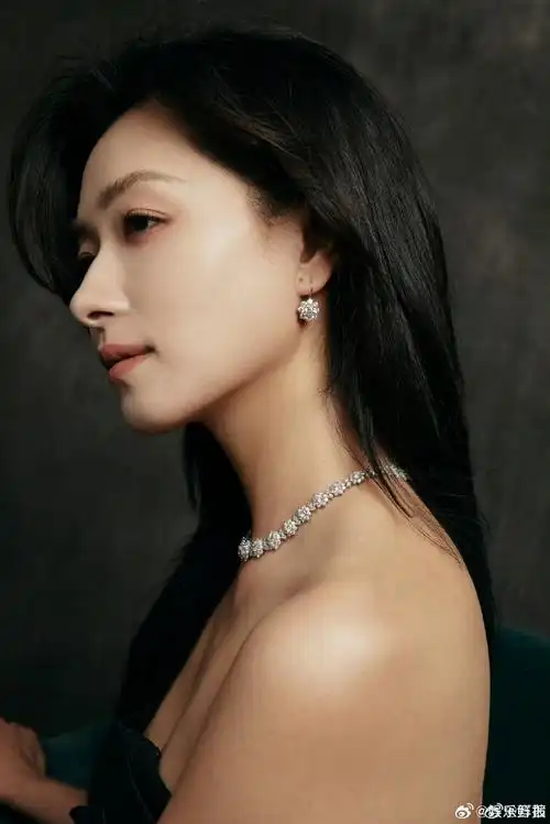 万茜说黄牡丹国色天香##万茜说佟大为黄牡丹国色天香