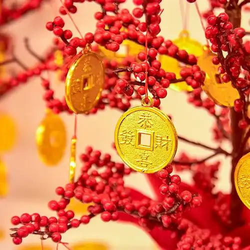 2021新年装饰品春节发财树桌面摆件红果摇钱树酒店节日装扮用品