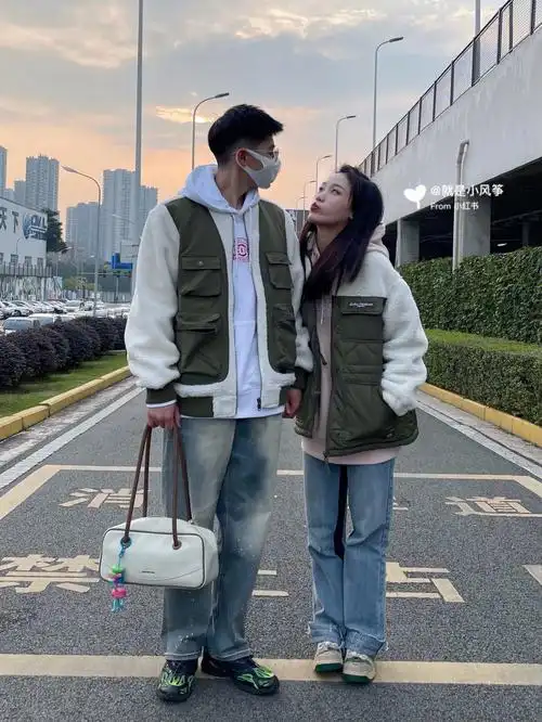 氛围感十足的情侣穿搭78158175