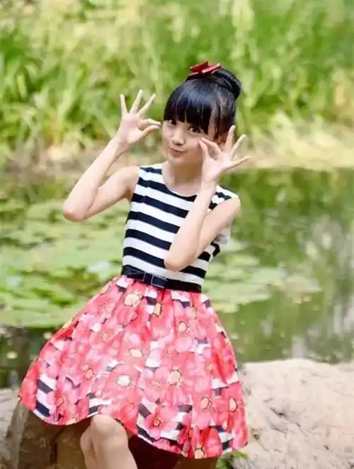 曲芷含的思想觉悟比起来小编的童年都用来玩泥巴了……虽然一直在称赞