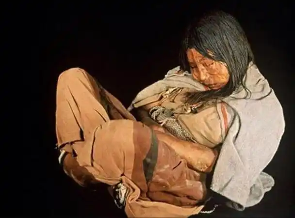 6700米高山的"少女"干尸:历经500年面容清晰,为何完好无损?