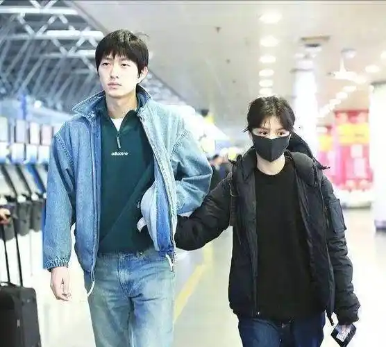 她的低调很符合豪门儿媳标准_吴千语_古力娜扎_蔡徐坤